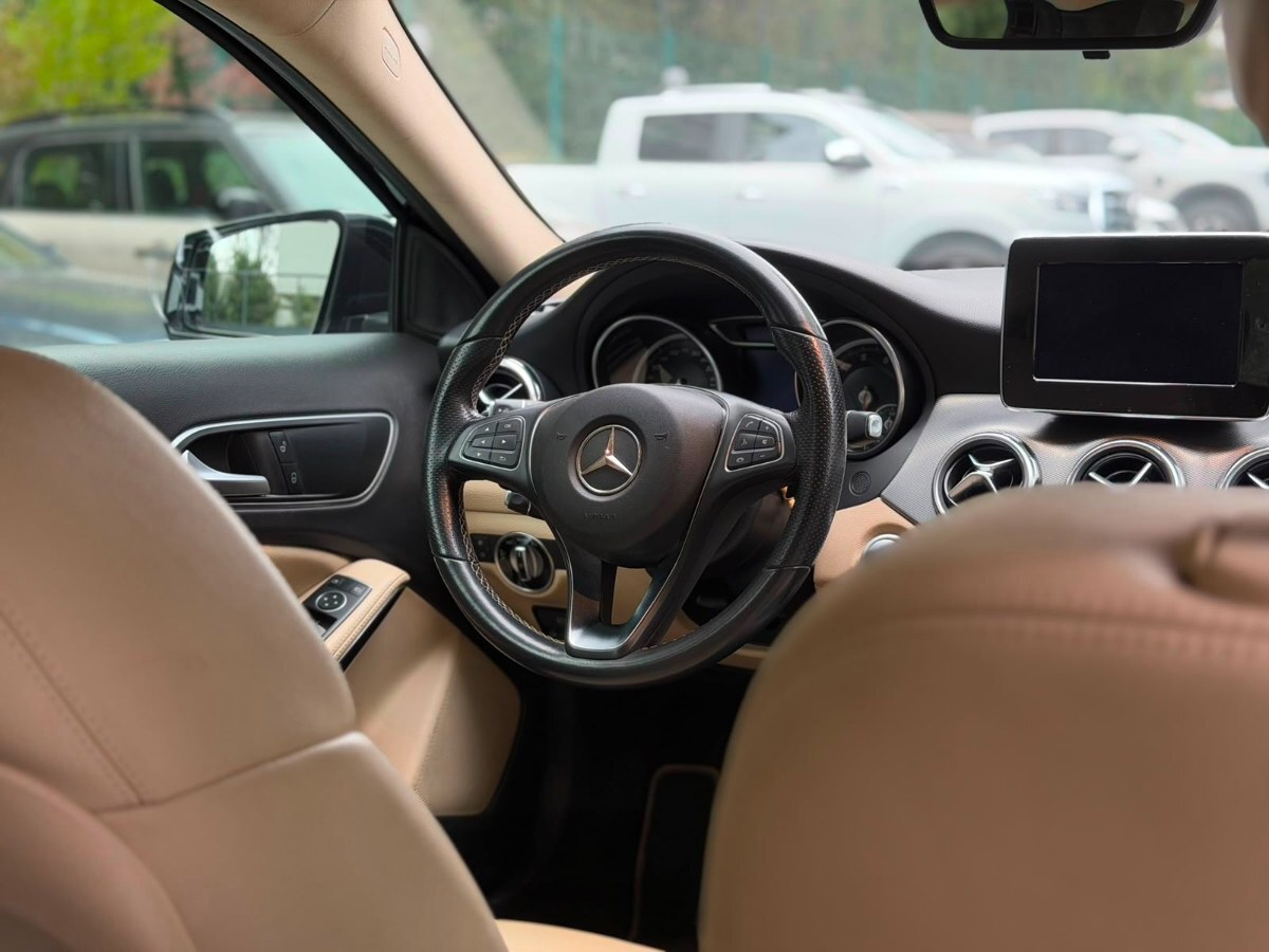 Vehicle media 8