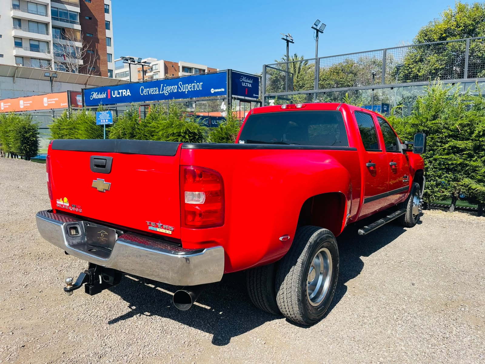 Vehicle media 8