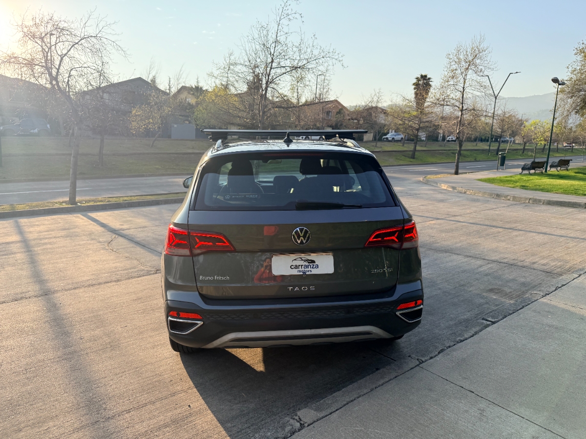 Vehicle media 8