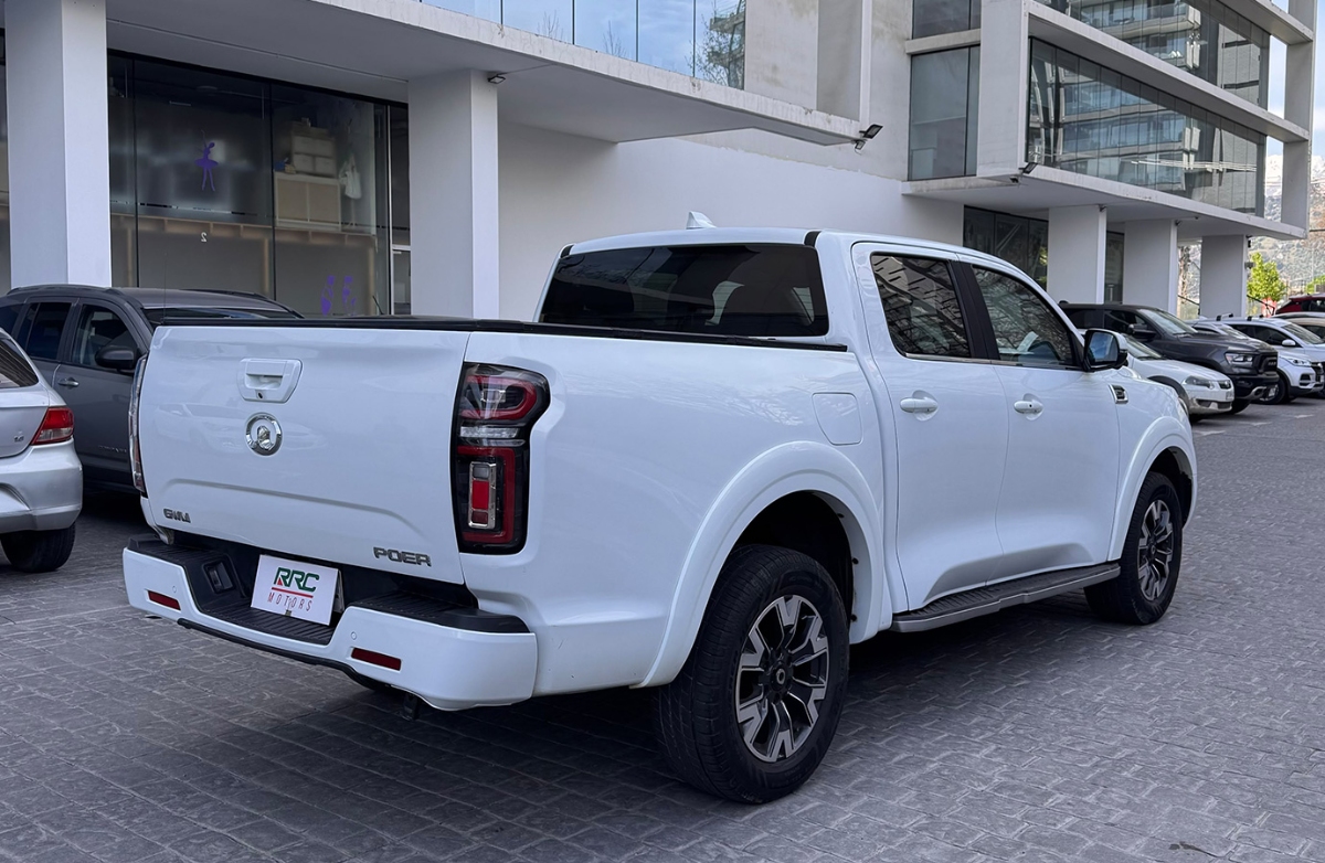 Vehicle media 8