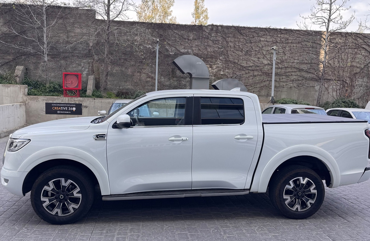 Vehicle media 4