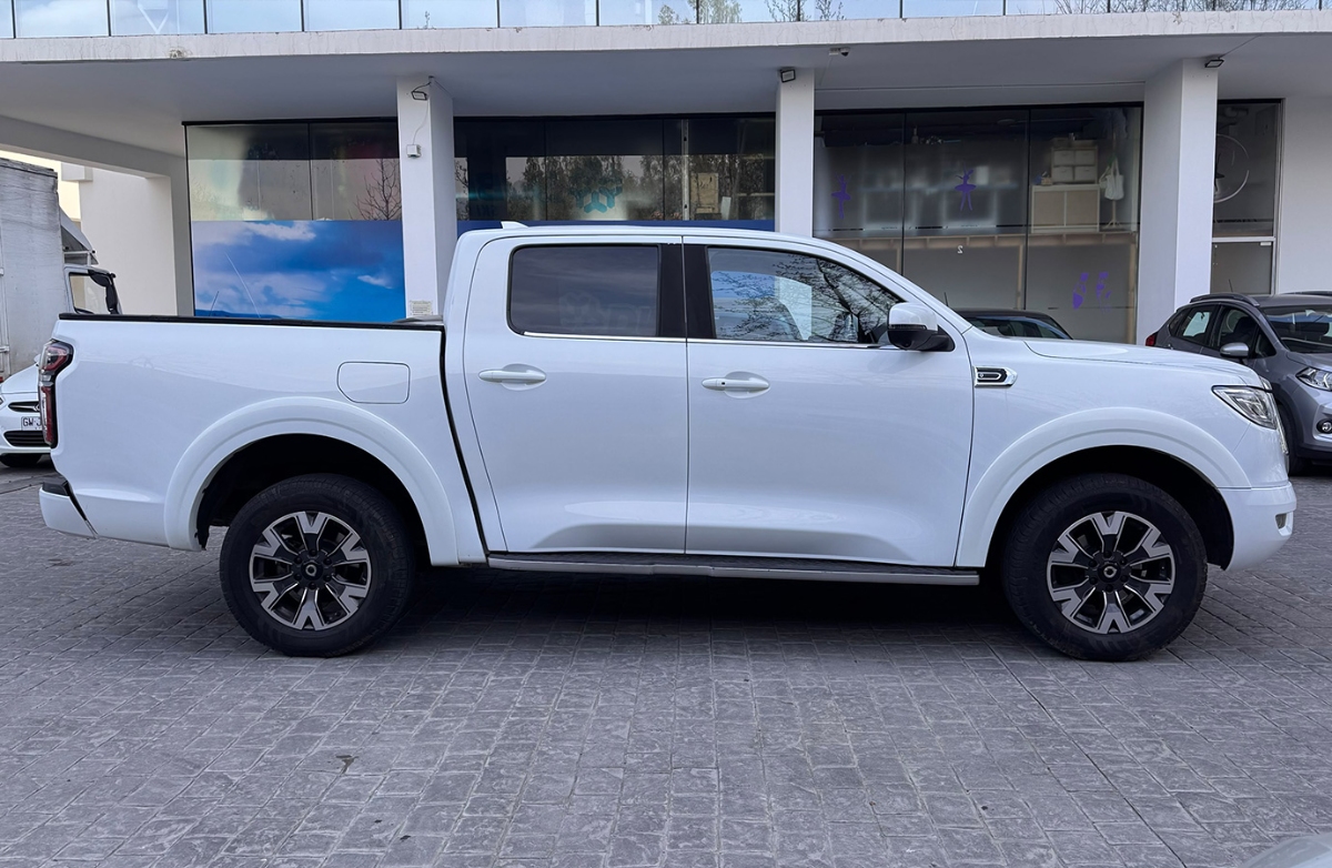 Vehicle media 7