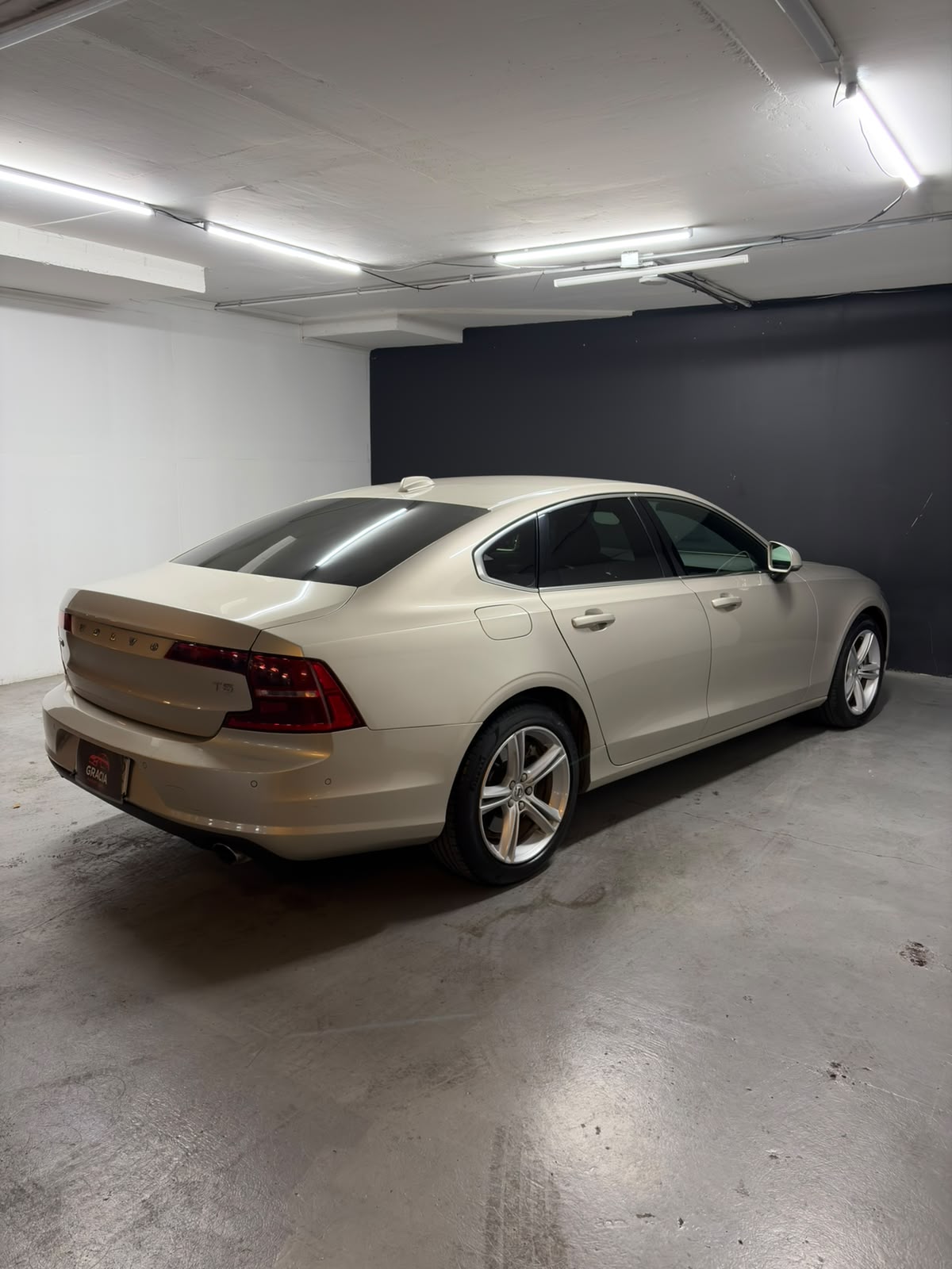 Vehicle media 4