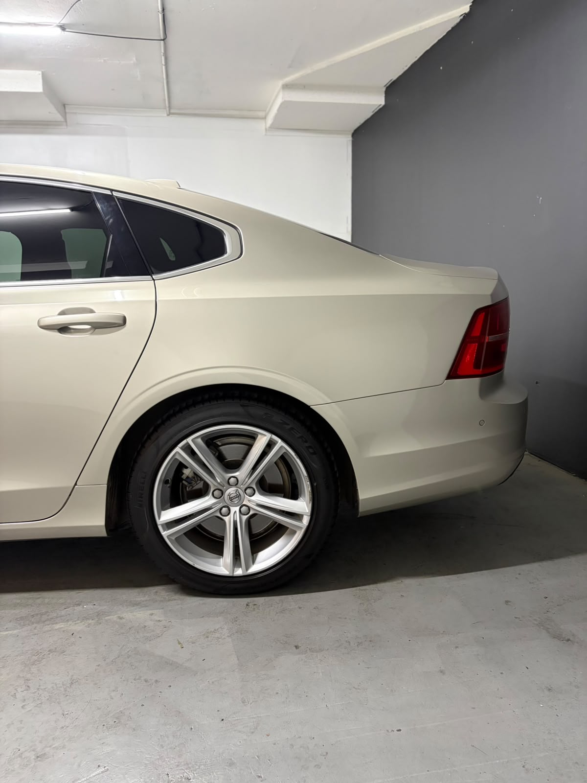 Vehicle media 8