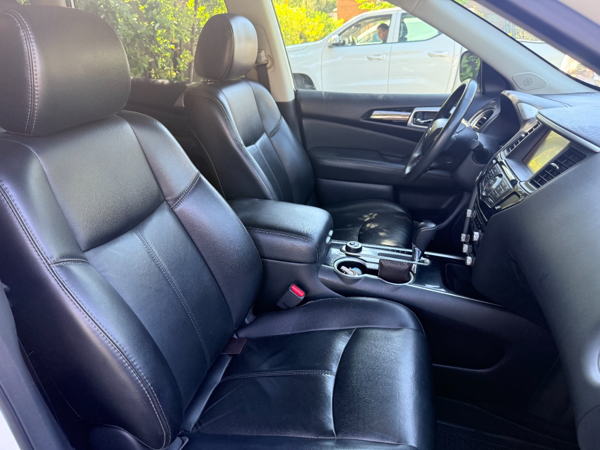 Vehicle media 6