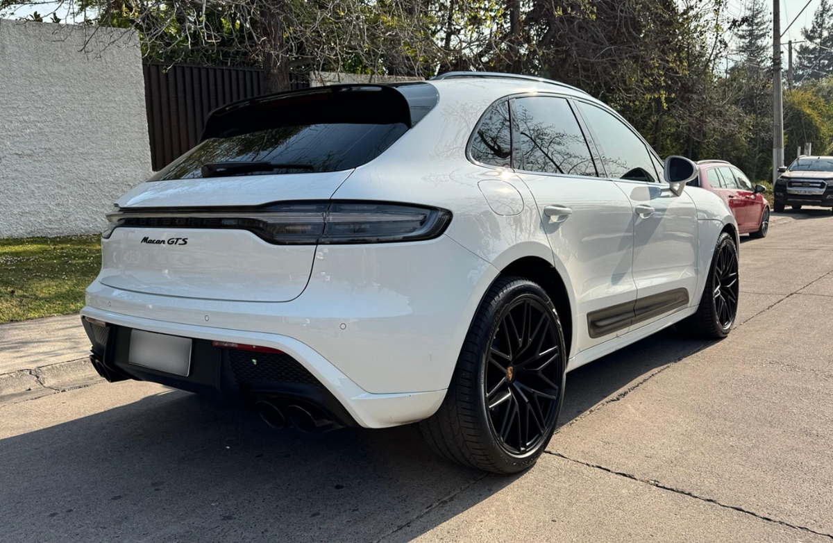 Vehicle media 8