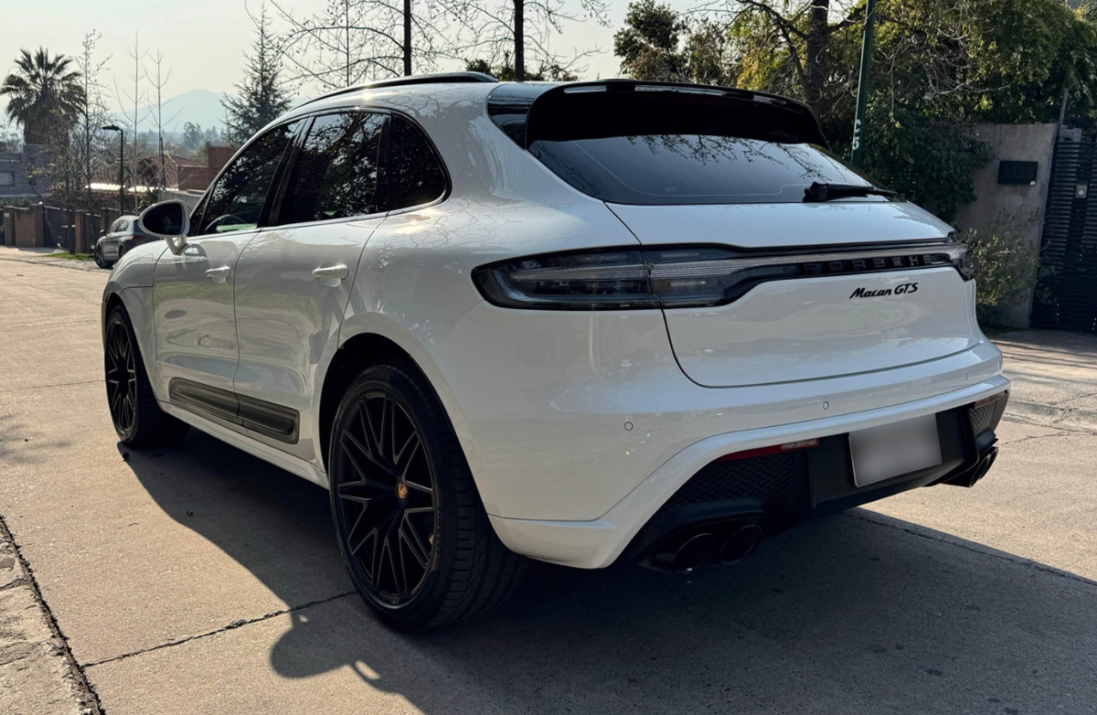 Vehicle media 6