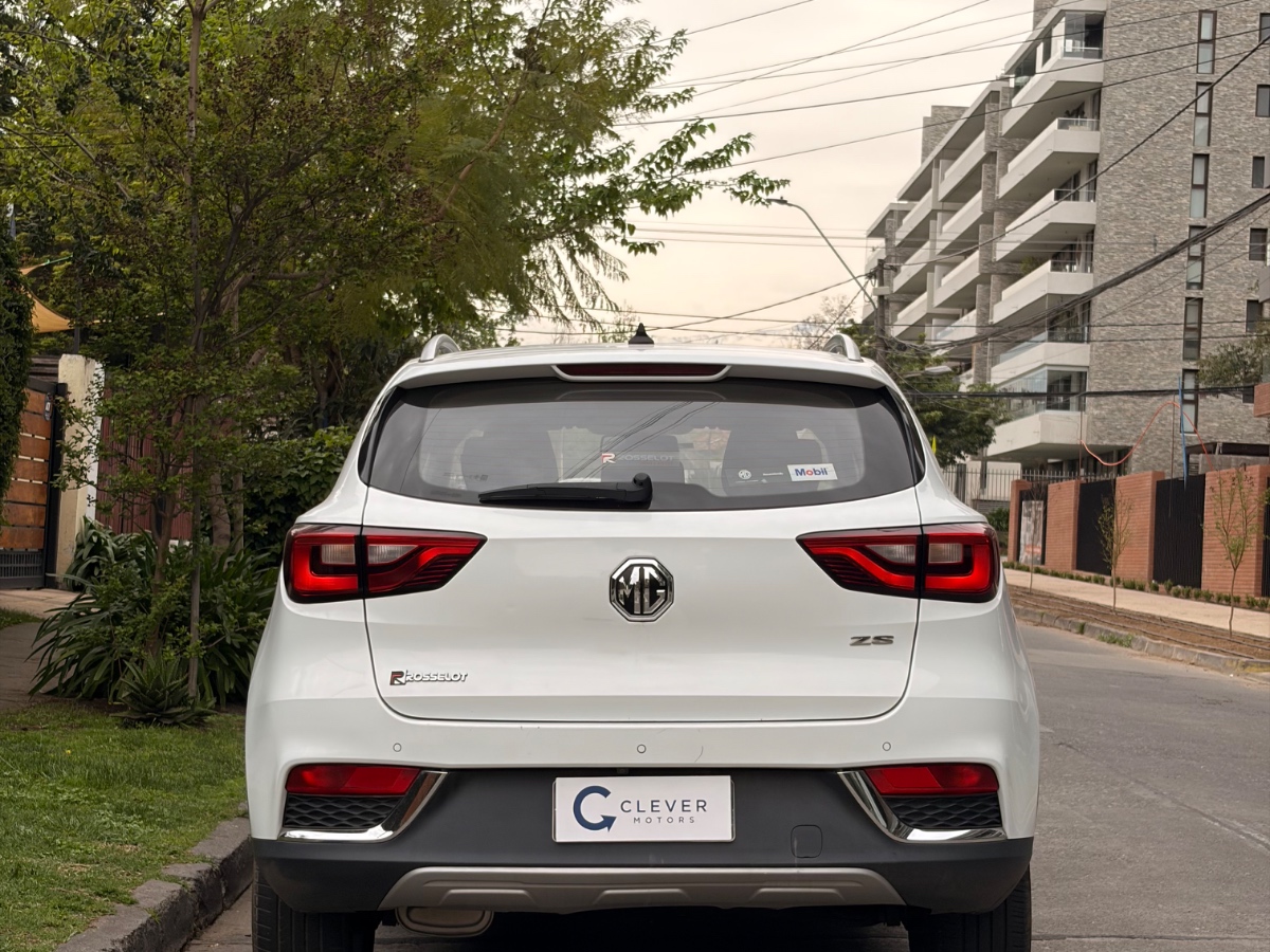 Vehicle media 4