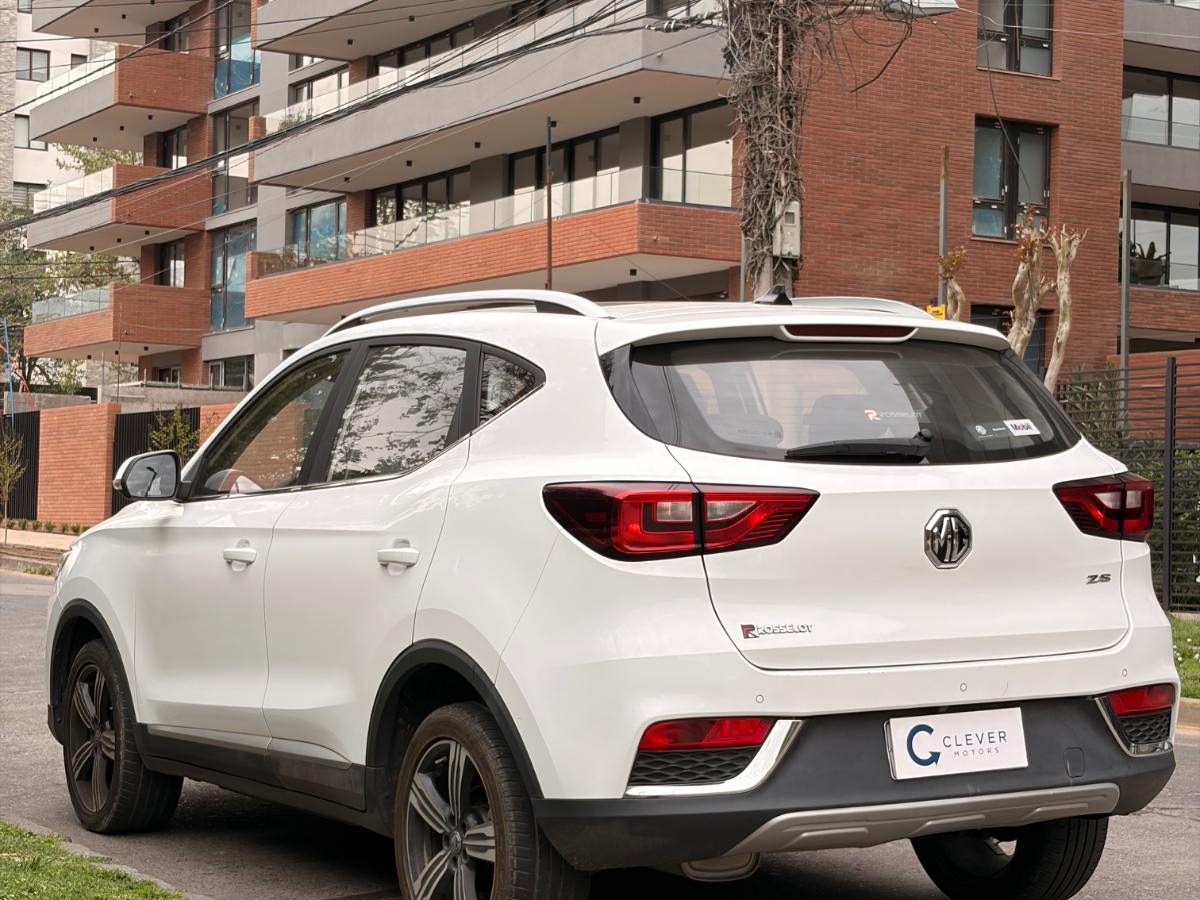 Vehicle media 5