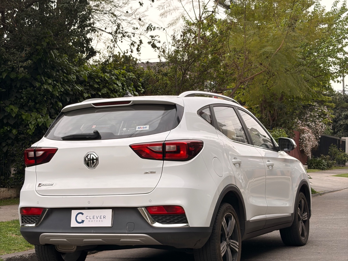 Vehicle media 6