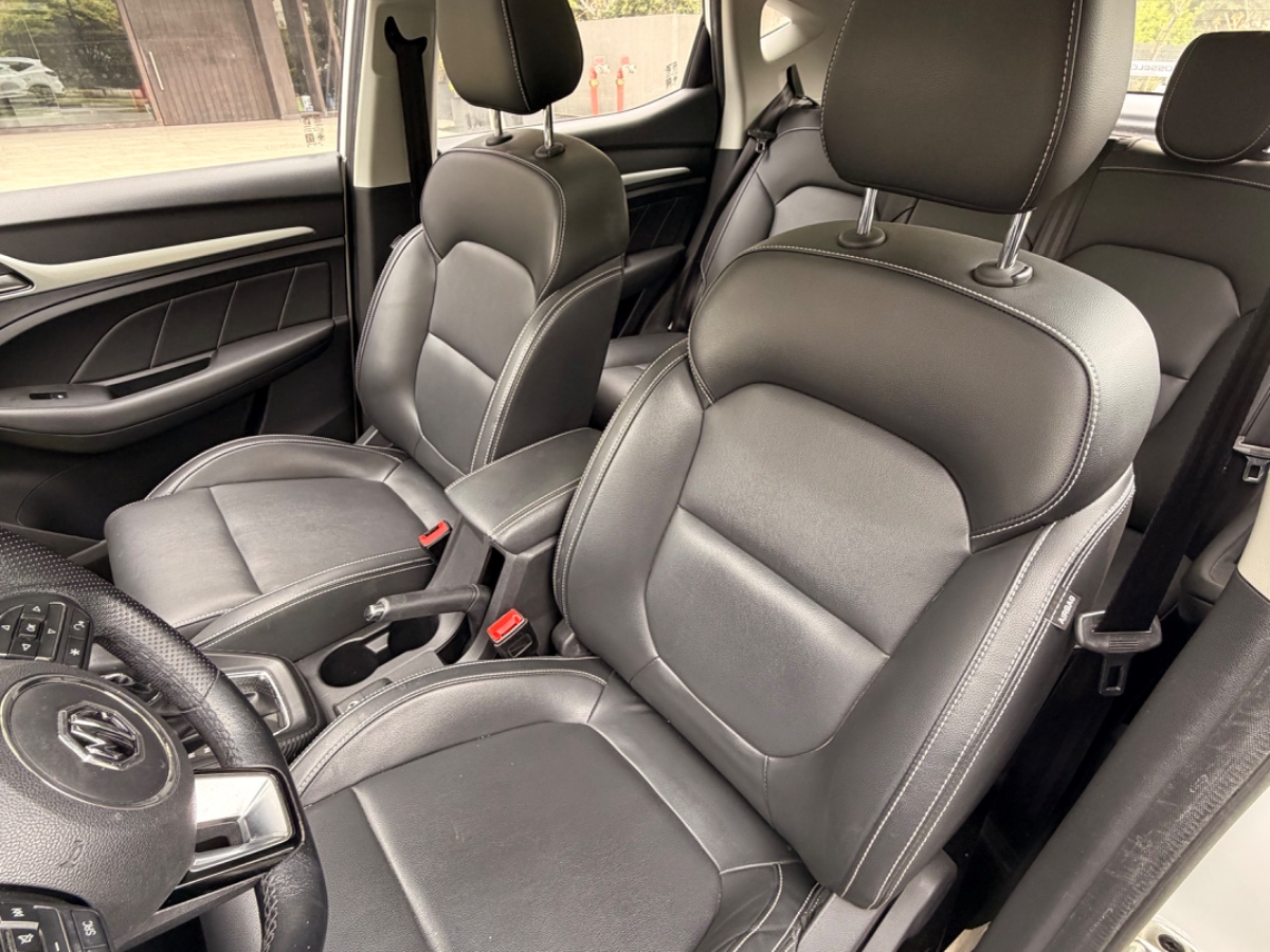 Vehicle media 8