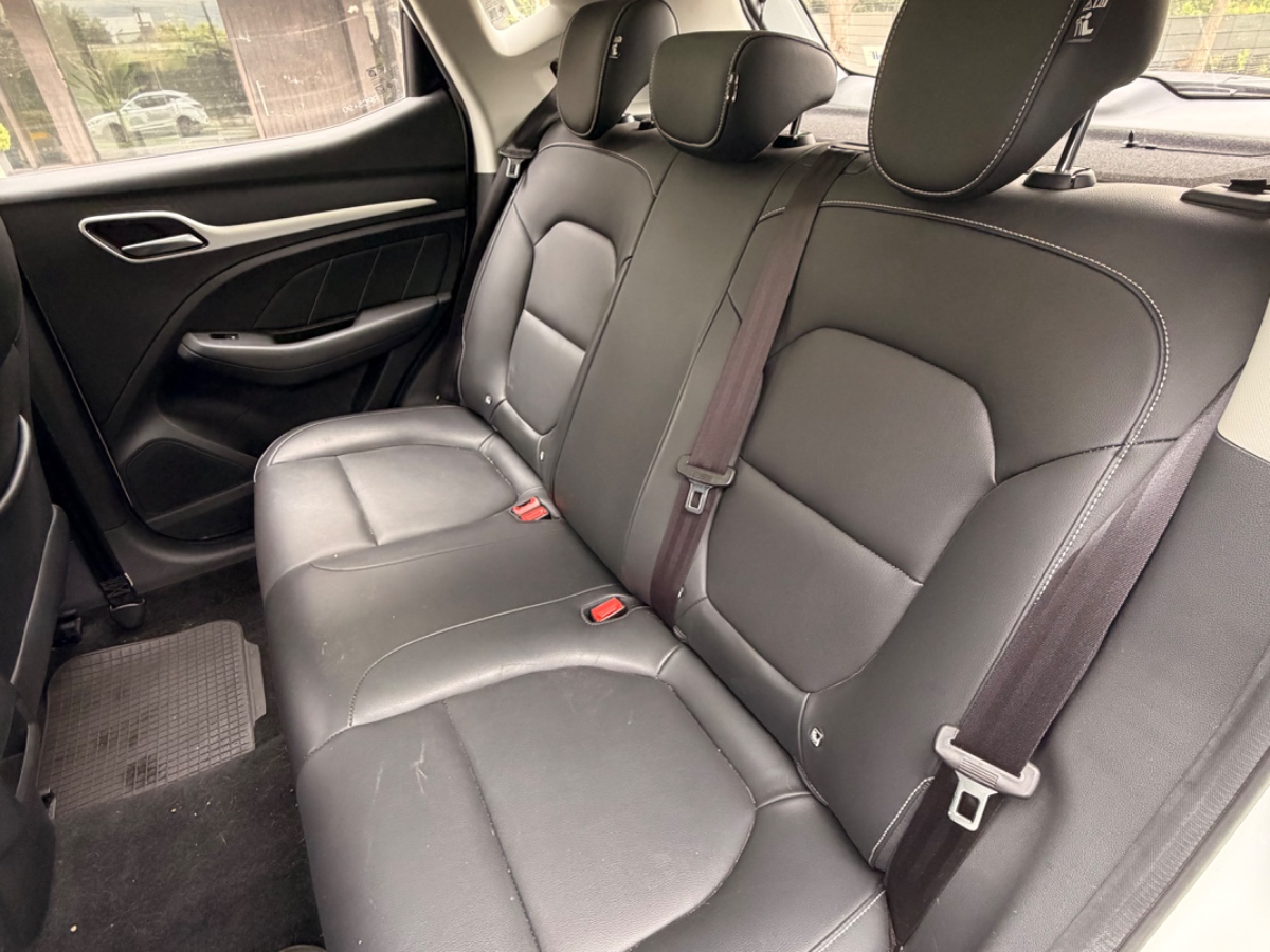Vehicle media 9