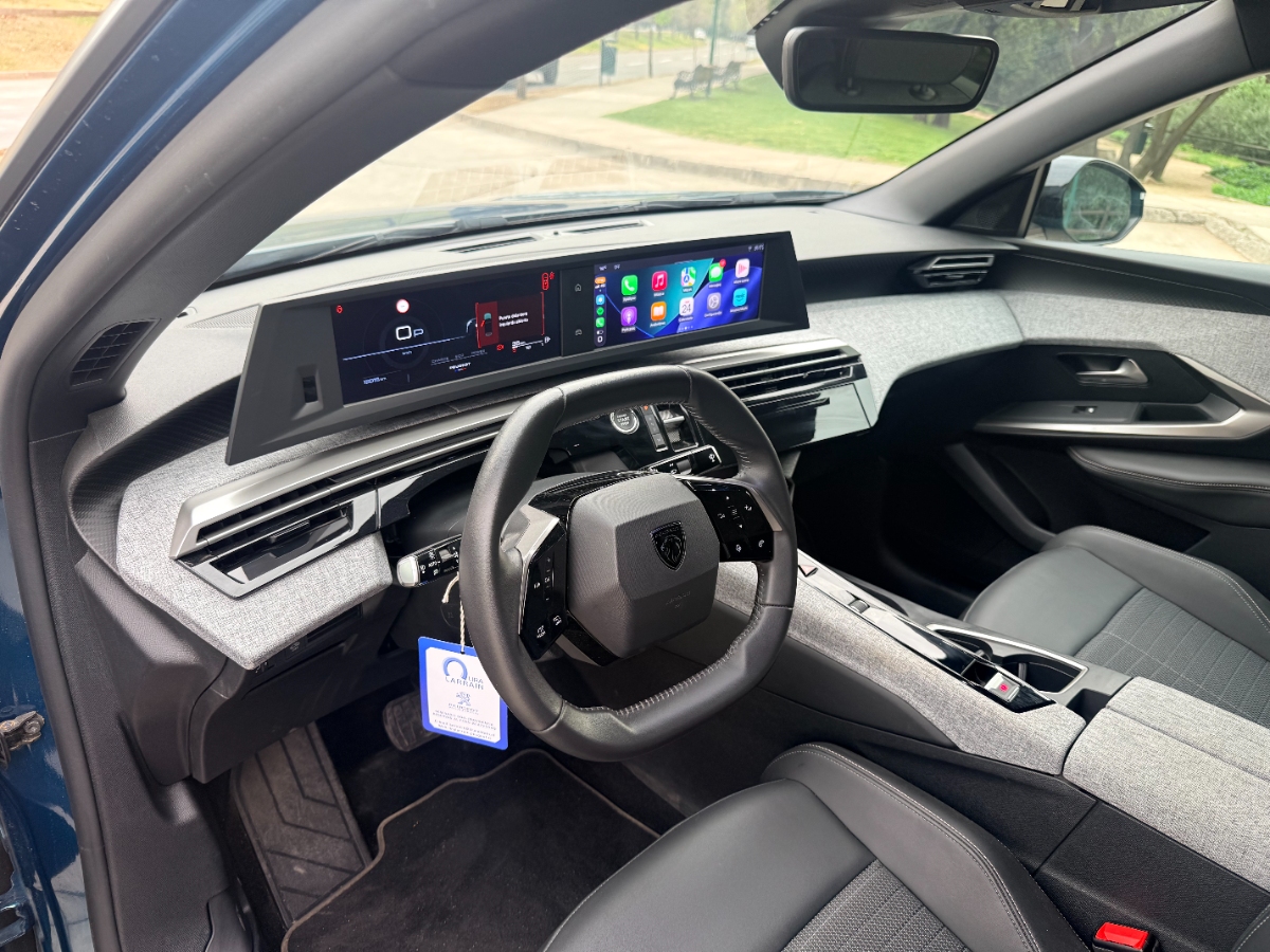 Vehicle media 9