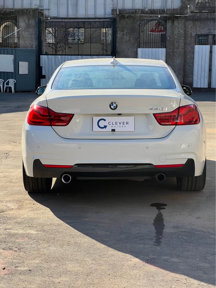 Vehicle media 9