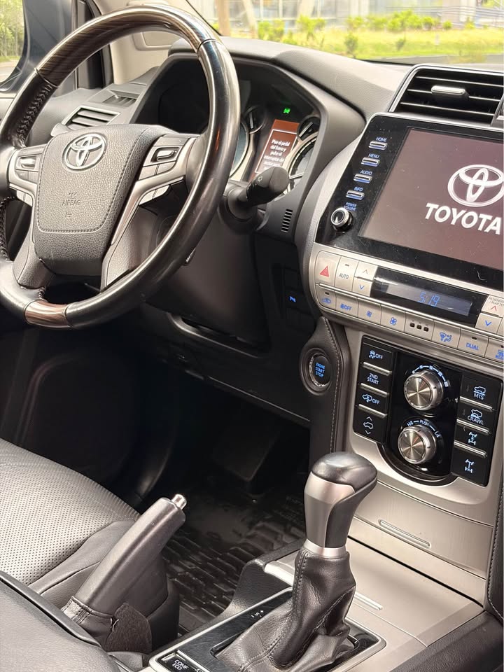 Vehicle media 9