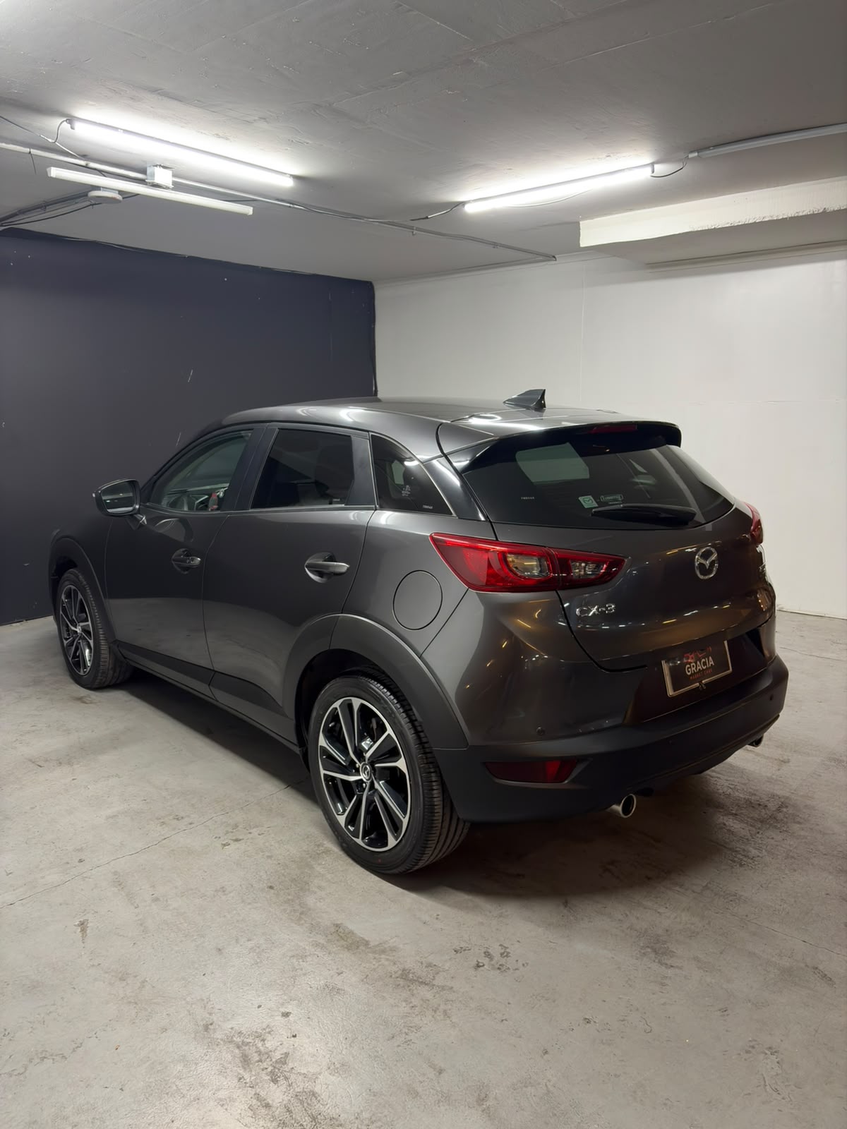 Vehicle media 6
