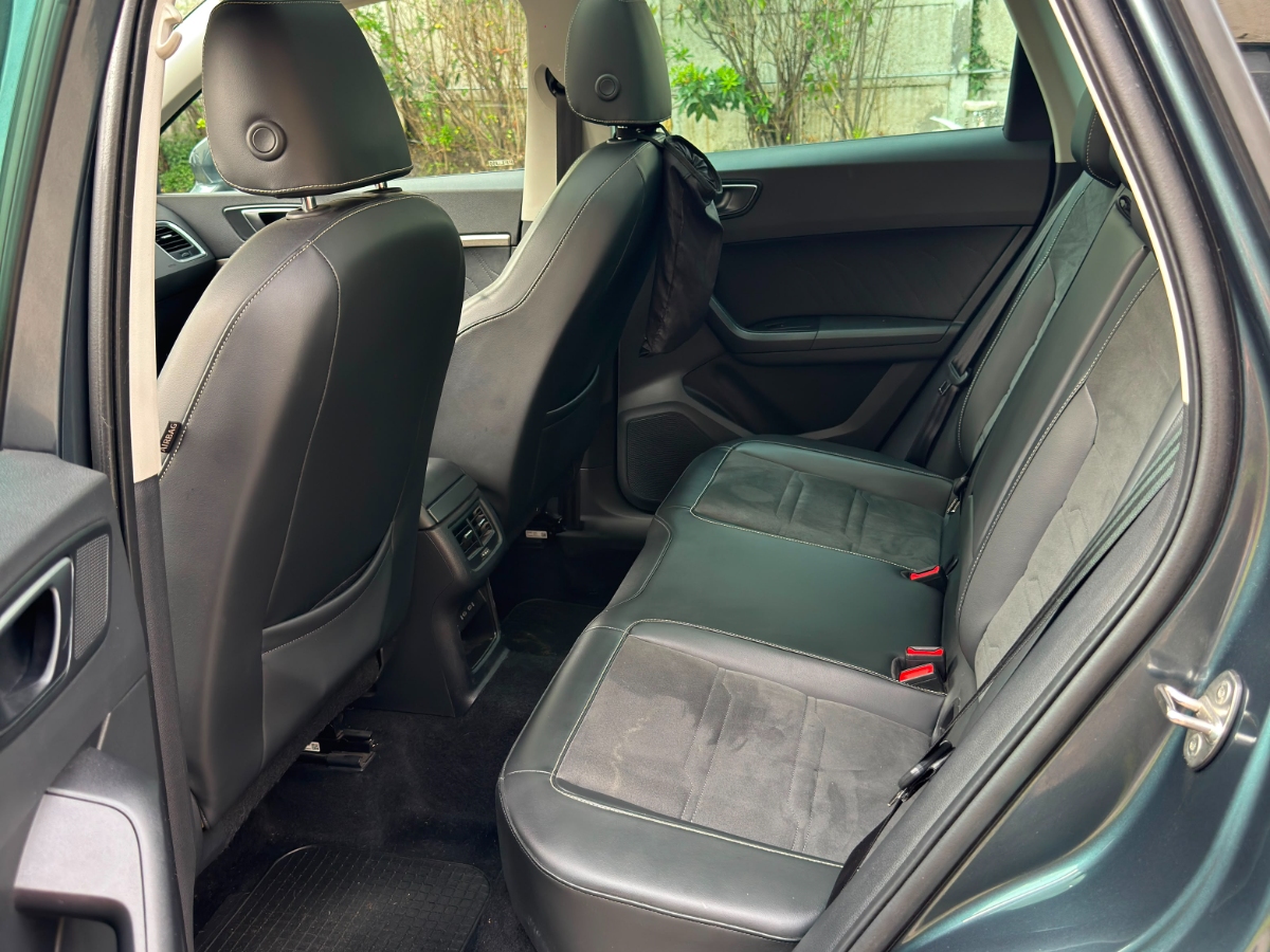 Vehicle media 7