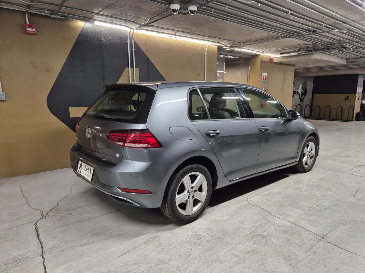 Vehicle media 9