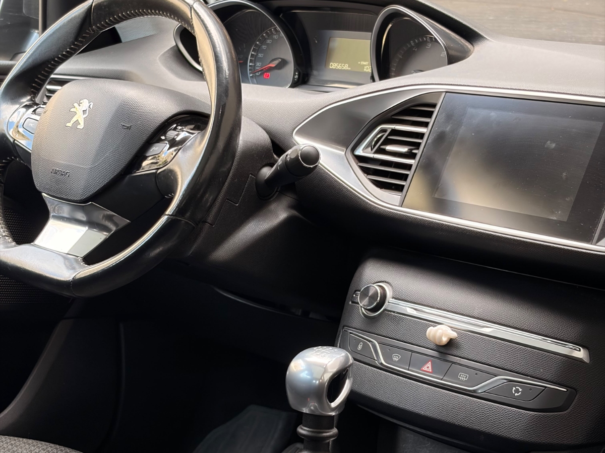 Vehicle media 10