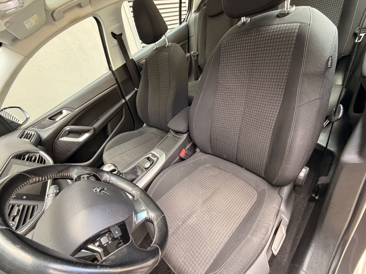Vehicle media 8