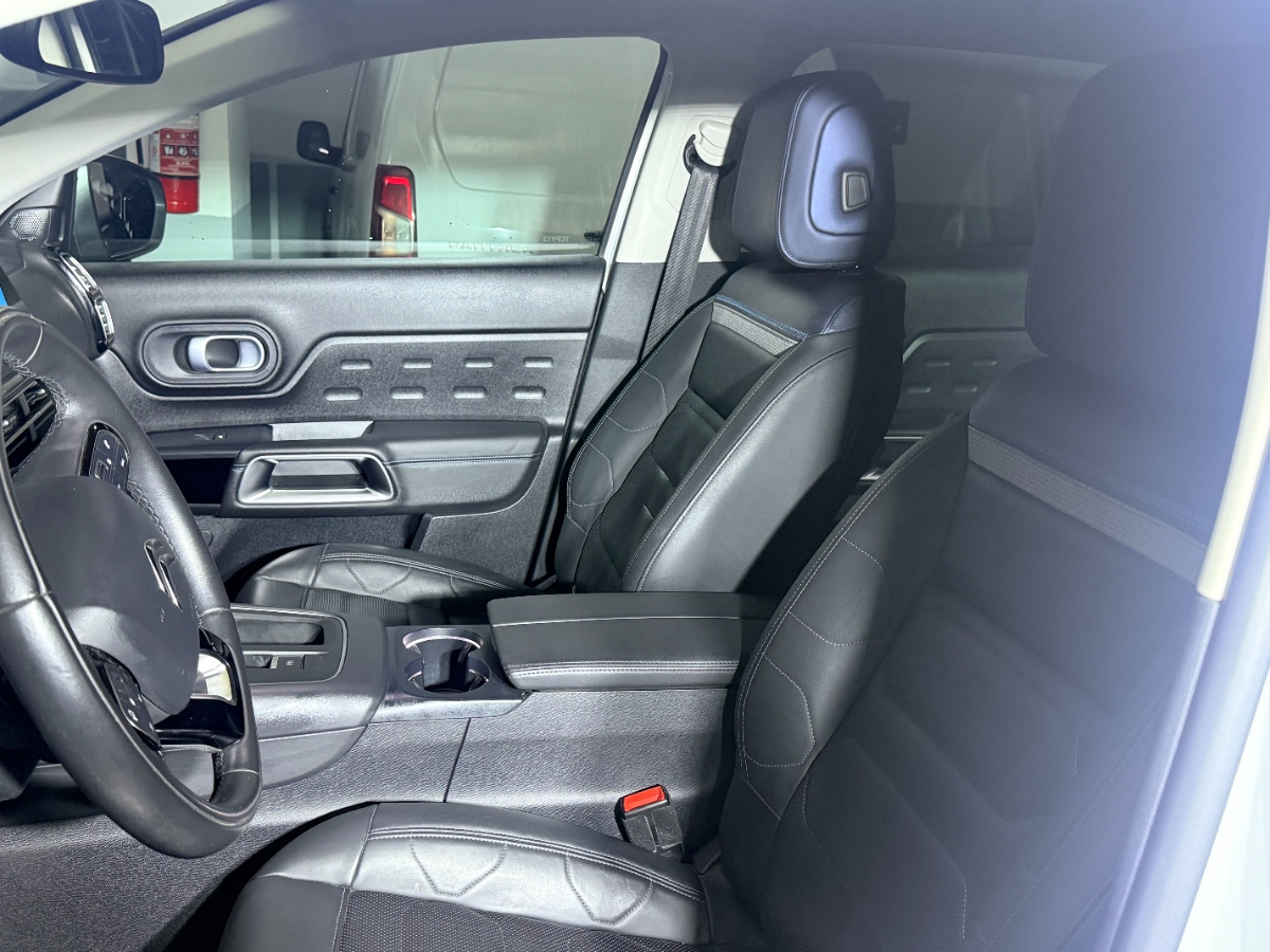 Vehicle media 9