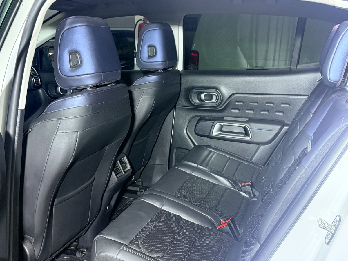 Vehicle media 8
