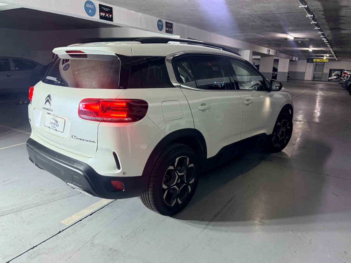 Vehicle media 4