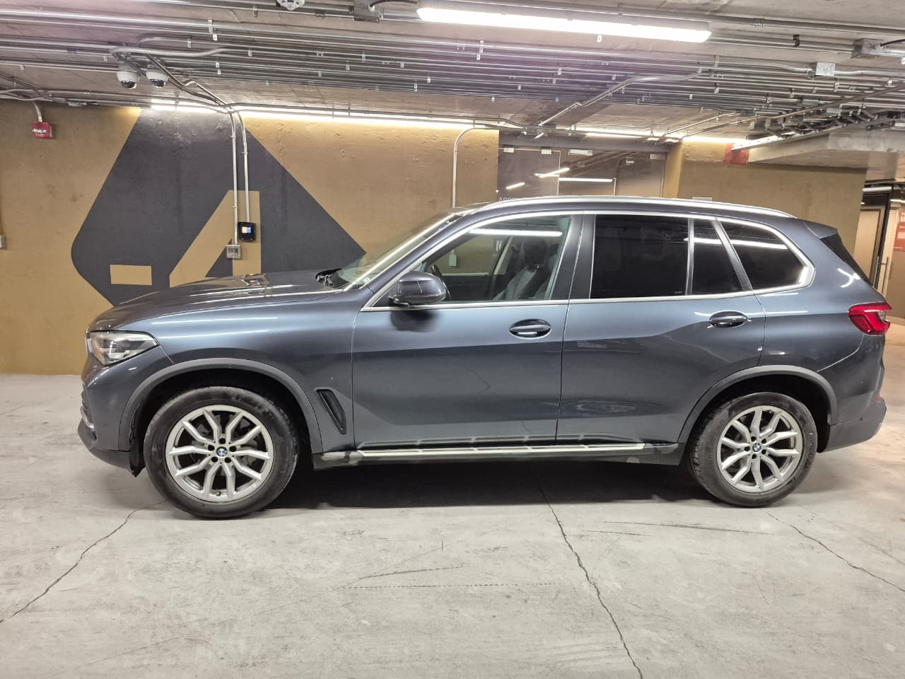 Vehicle media 10