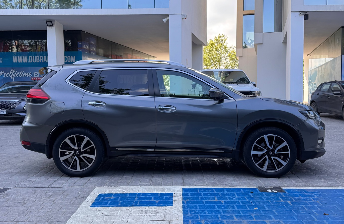 Vehicle media 8
