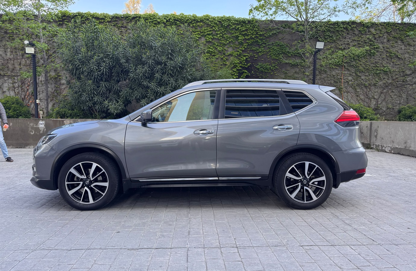 Vehicle media 4