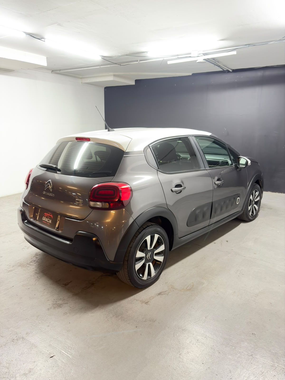 Vehicle media 4