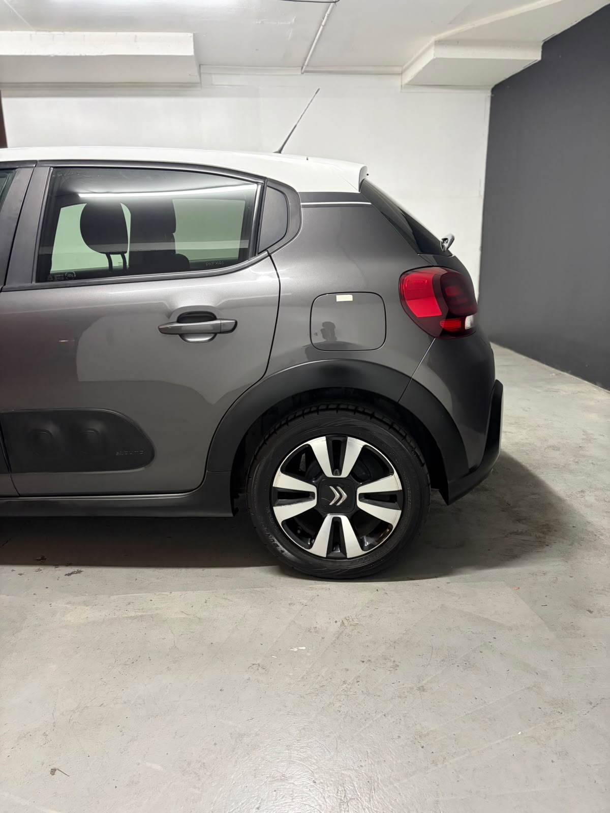 Vehicle media 8