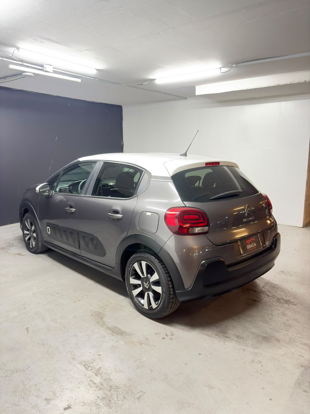 Vehicle media 6