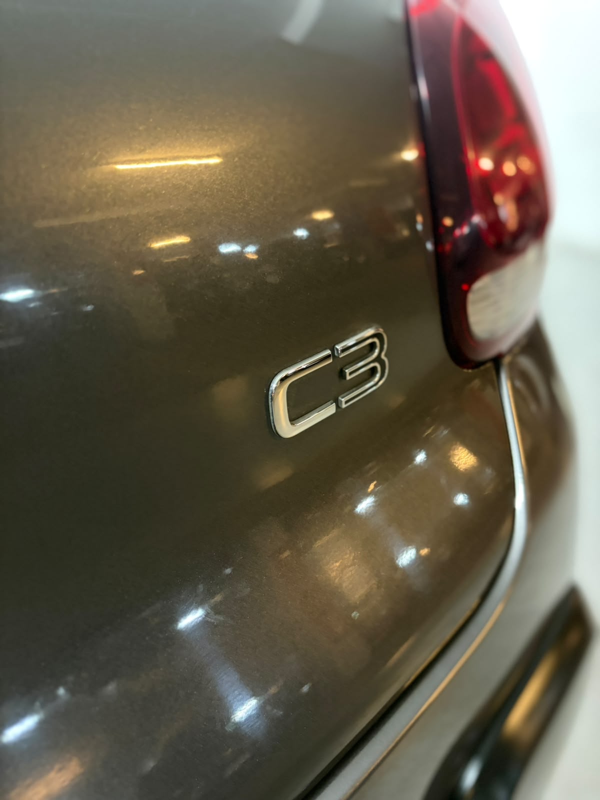 Vehicle media 9