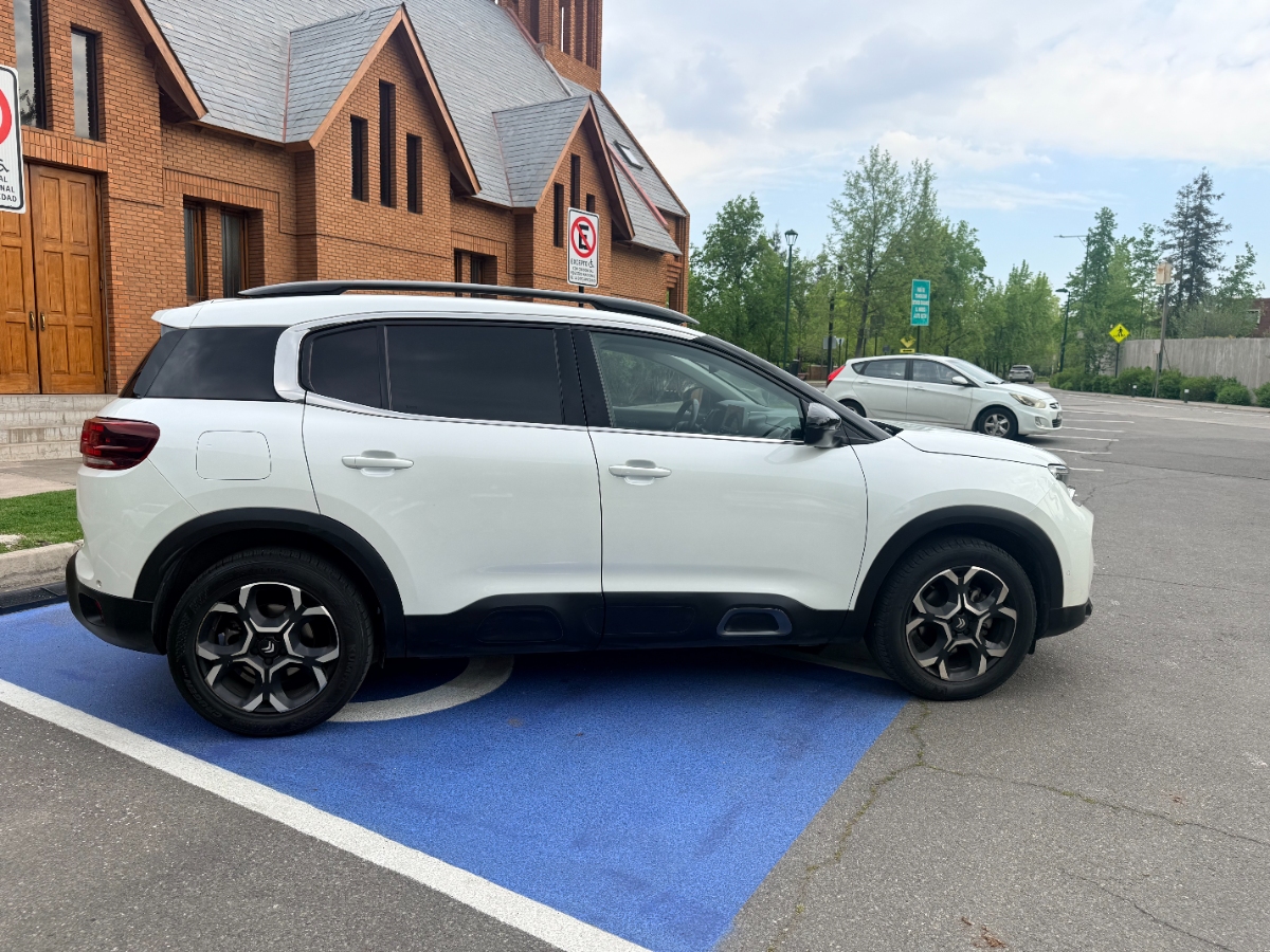 Vehicle media 4