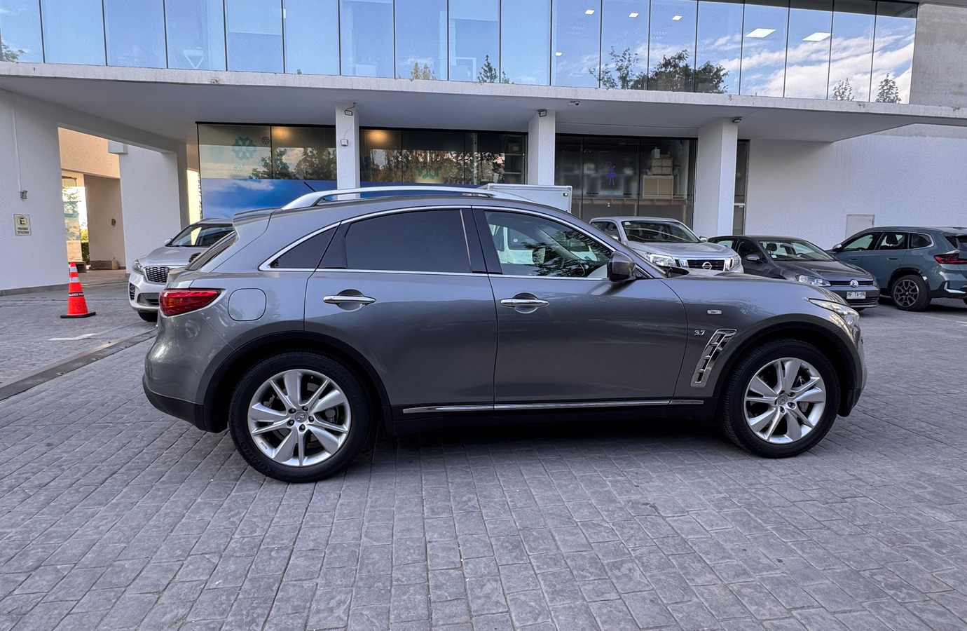 Vehicle media 9