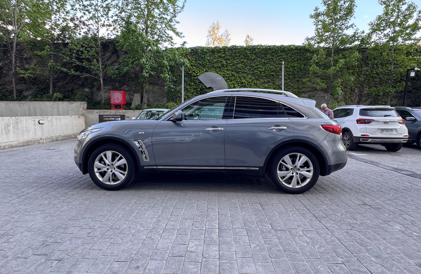 Vehicle media 4