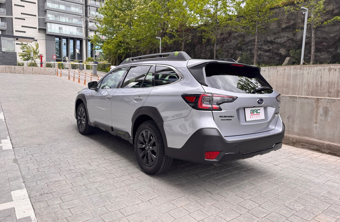 Vehicle media 4