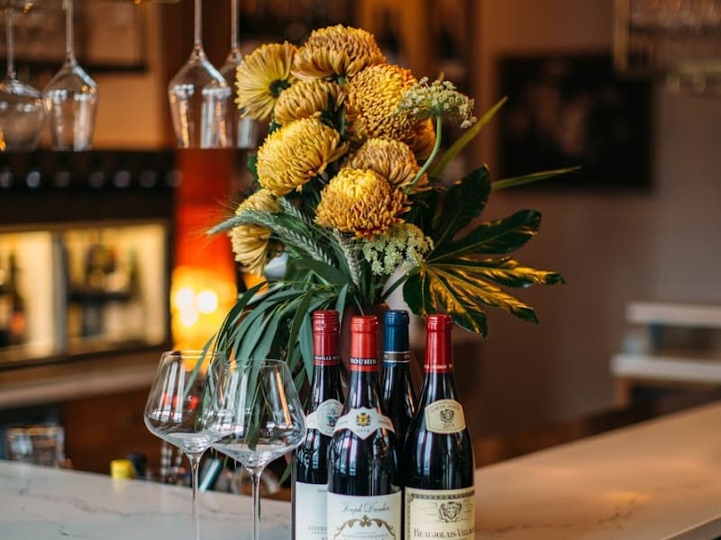 Nouvelle Bar & Bottle