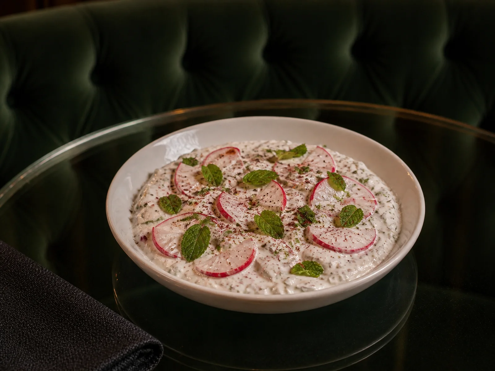Sumaklı Turplu Yoğurt Salata