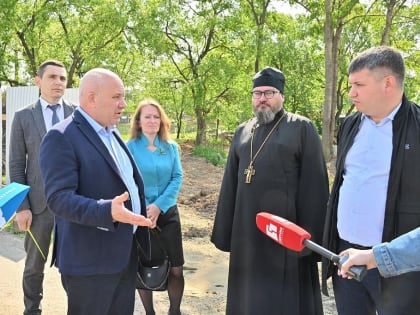 Сергей Кравчук проинспектировал ход строительства новых скверов