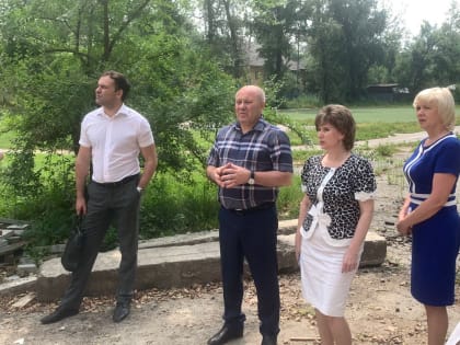 Сергей Кравчук проинспектировал ход ремонтных работ в школах Хабаровска