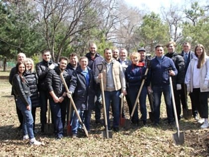 Депутаты высадили молодые сосны - Законодательная Дума Хабаровского края