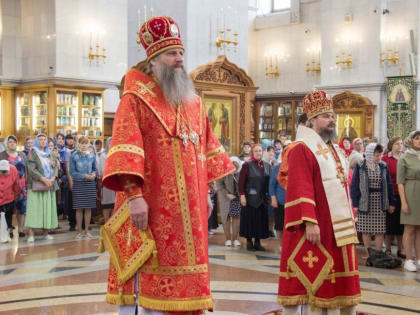 МИТРОПОЛИТ АРТЕМИЙ И ЕПИСКОП АРИСТАРХ СОВЕРШИЛИ БОЖЕСТВЕННУЮ  ЛИТУРГИЮ В СПАСО-ПРЕОБРАЖЕНСКОМ СОБОРЕ ГОРОДА  ХАБАРОВСКА