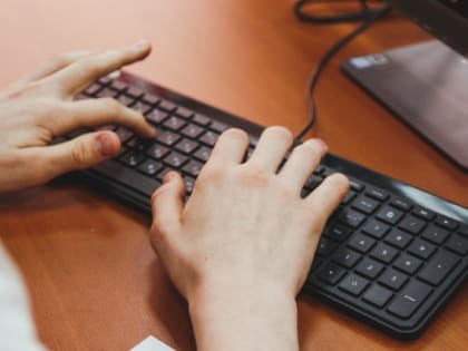 Россиян при болезни будут отправлять на удаленку