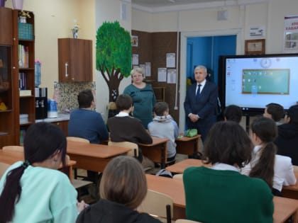 Уполномоченный провел Единый урок «Права человека» в Правовом лицее Хабаровска