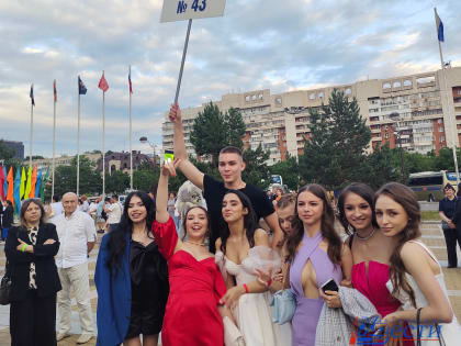 Больше четырех тысяч выпускников простились со школой в Хабаровске