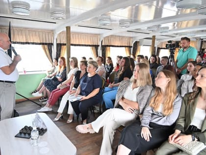 Мэр Хабаровска встретился с молодыми педагогами