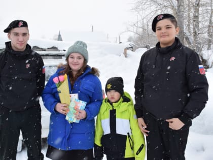 Накануне 8 Марта жены и мамы из семей военнослужащих, находящихся в зоне СВО, принимали цветы и поздравления