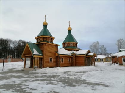 ПРЕОСВЯЩЕННЕЙШИЙ АРИСТАРХ, ЕПИСКОП ВАНИНСКИЙ И ПЕРЕЯСЛАВСКИЙ СОВЕРШИЛ МОЛЕБЕН В КАНУН НОВОГО ГОДА